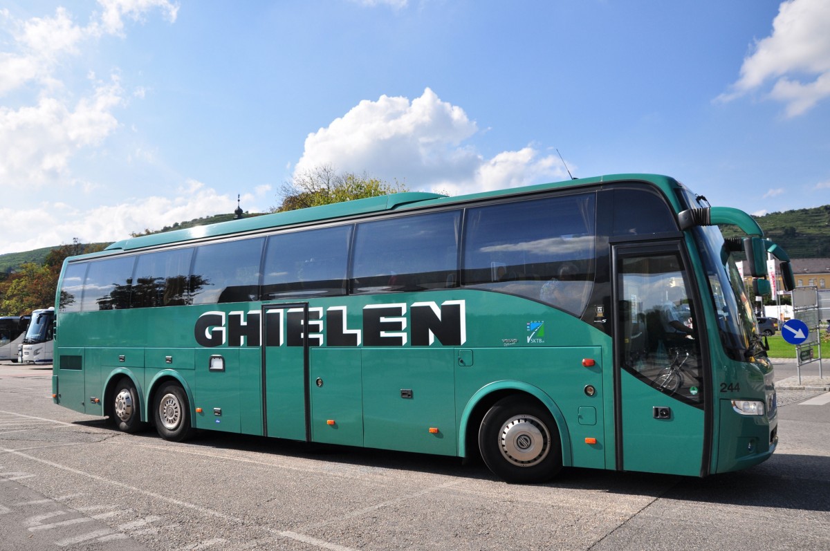 Volvo 9700 von Ghielen Reisen aus den Nl am 21.August 2014 in Krems gesehen.