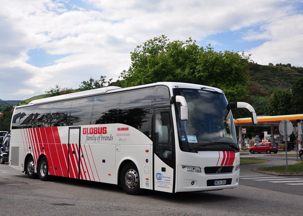 Volvo 9700 Global Travel Hungary im Juni 2015 in Krems unterwegs.