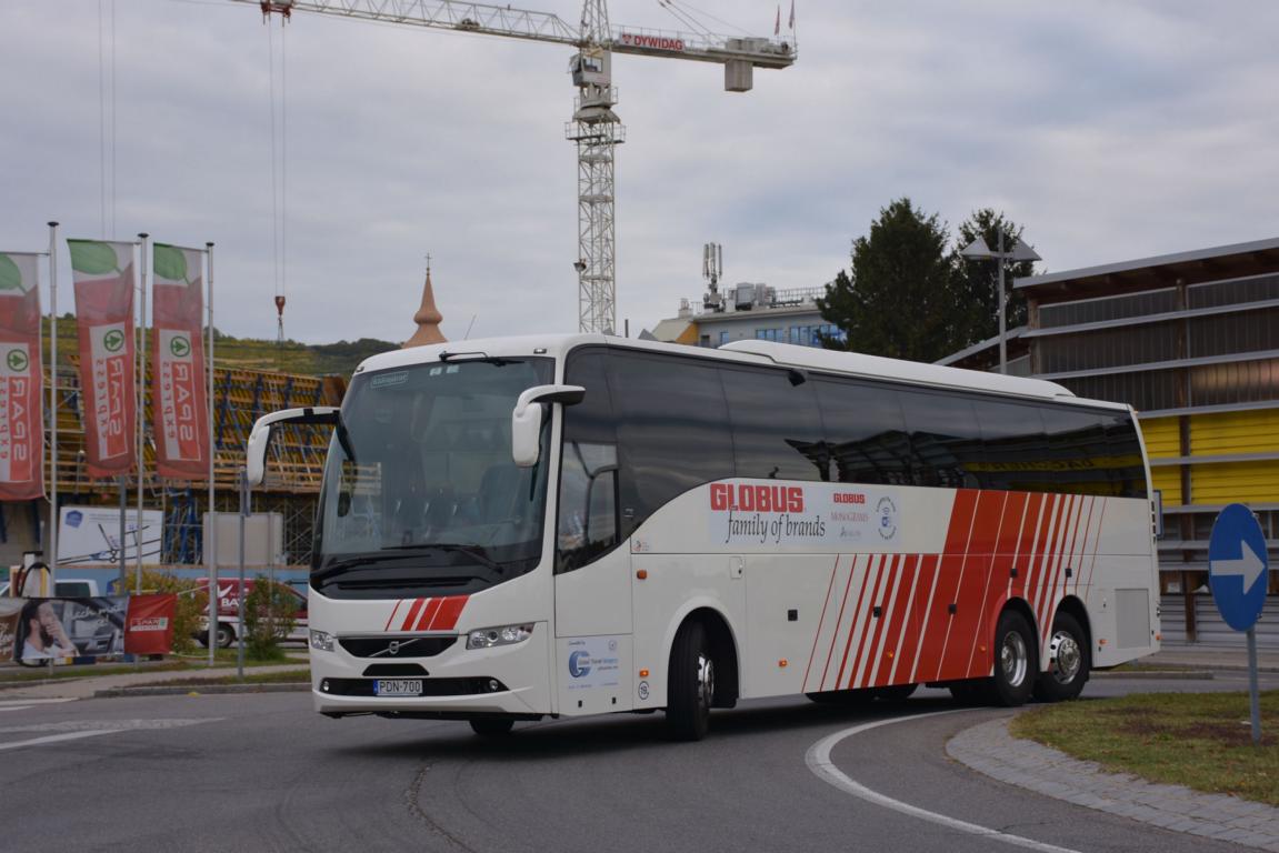 Volvo 9700 von Global Travel Hungary 10/2017 in Krems unterwegs.