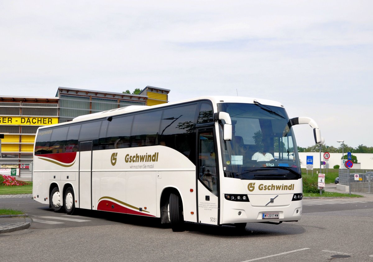 Volvo 9700 von Gschwindl Reisen aus sterreich in Krems gesehen.