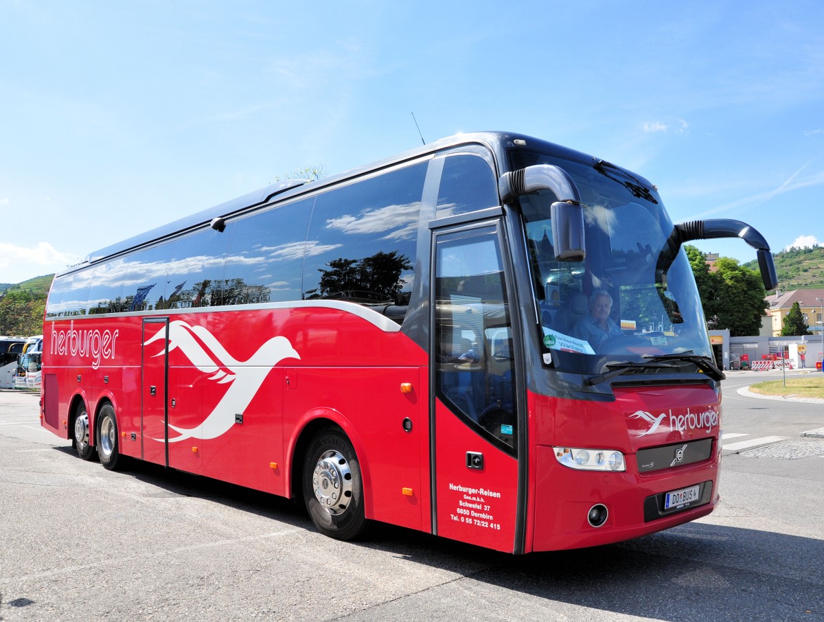 Volvo 9700 von Herburger Reisen aus sterreich in Krems gesehen.