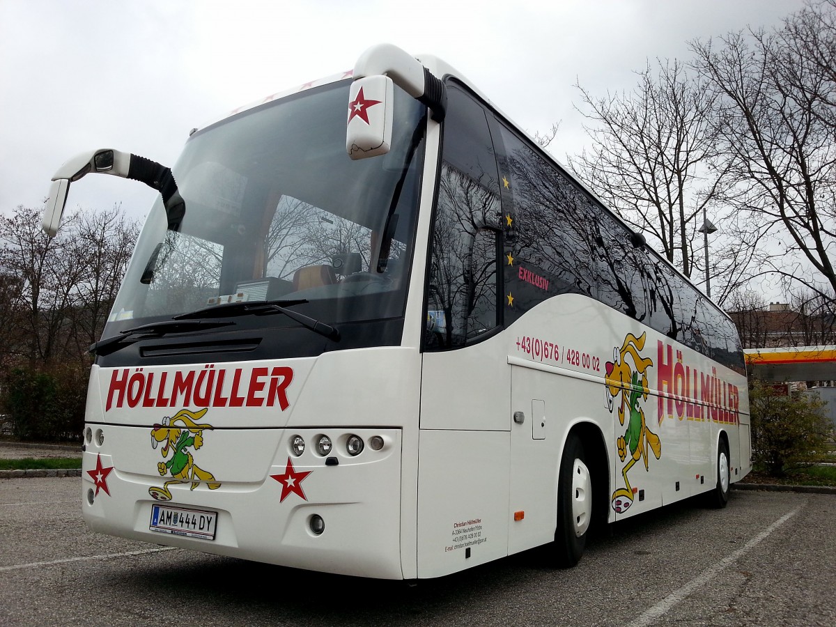 VOLVO 9700 von Hllmller Reisen aus stereich am 22.11.2014 in Krems.