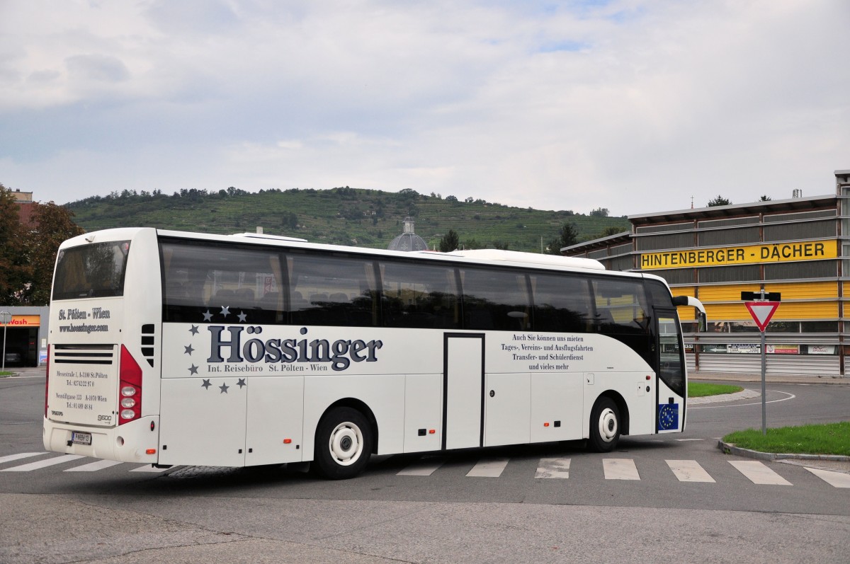 VOLVO 9700 von Hssinger Reisen aus sterreich am 20.9.2014 in Krems.