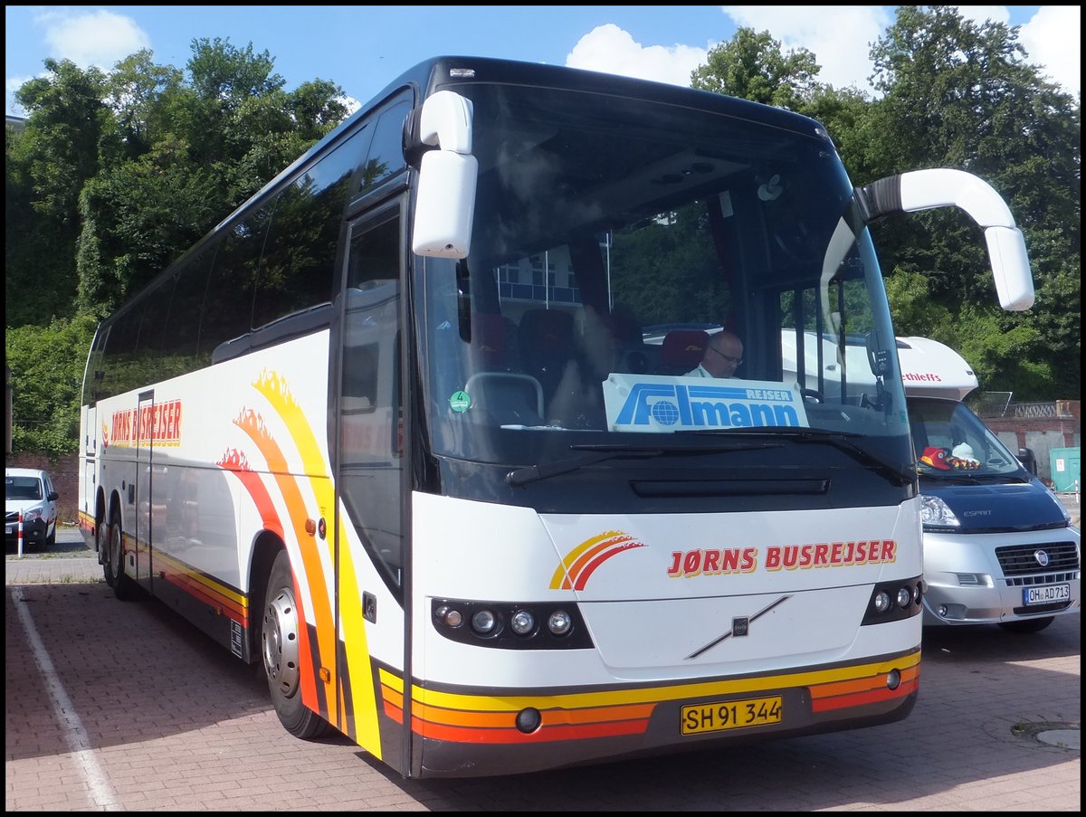 Volvo 9700 von Jørns Busrejser aus Dänemark im Stadthafen Sassnitz.