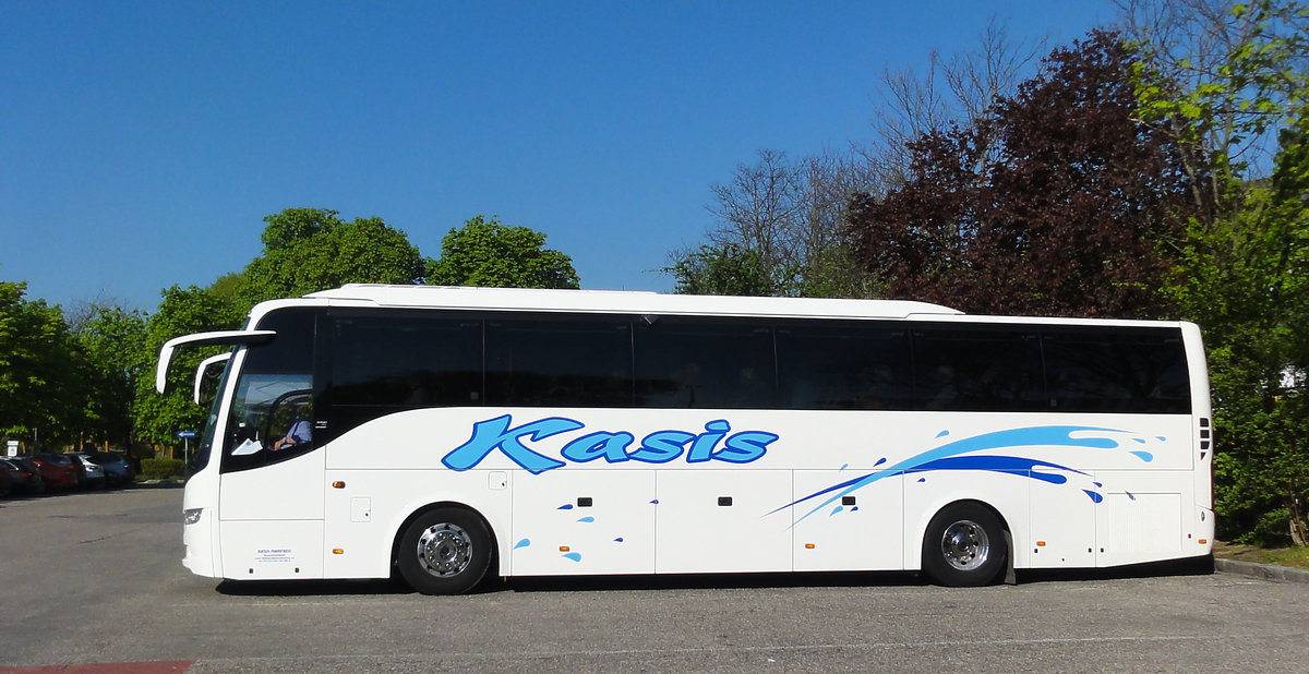 Volvo 9700 von Kasis Reisen aus sterreich in Krems gesehen.