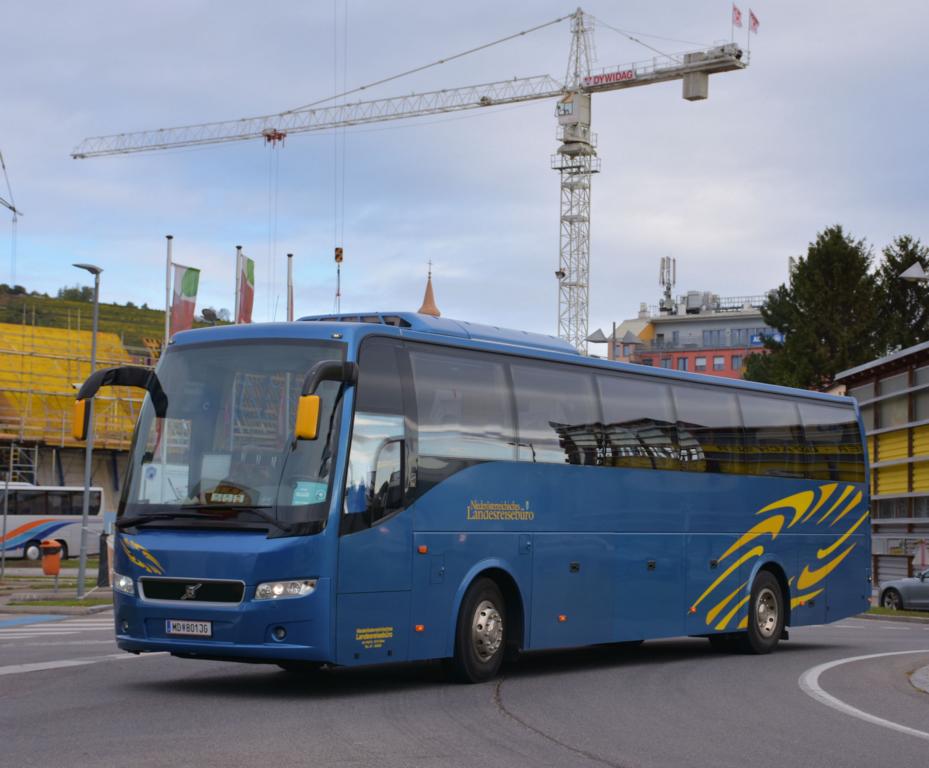 VOLVO 9700 von NL (N.. Landesreisebro) aus sterreich 10/2017 in Krems.