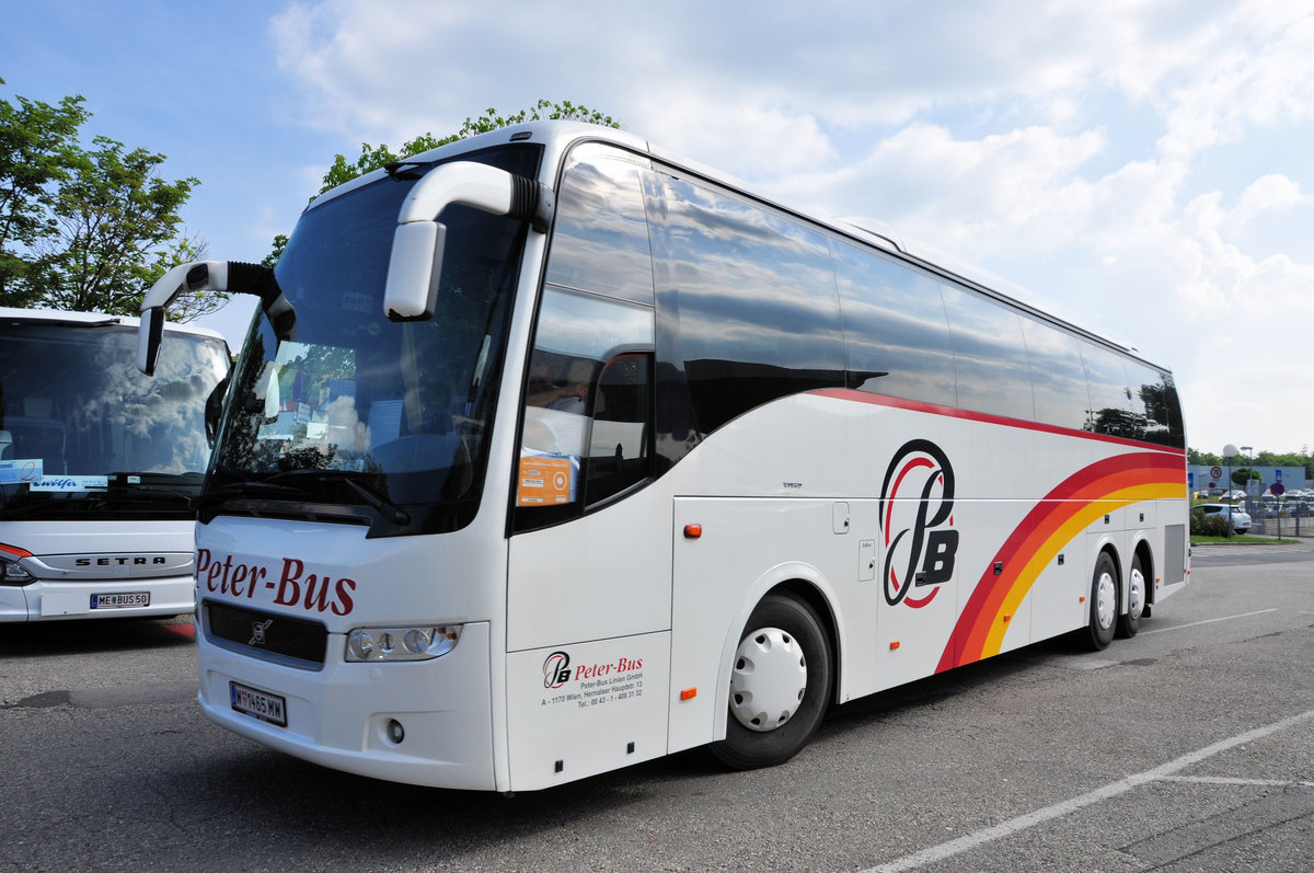 Volvo 9700 von Peter Bus Reisen aus sterreich in Krems gesehen.