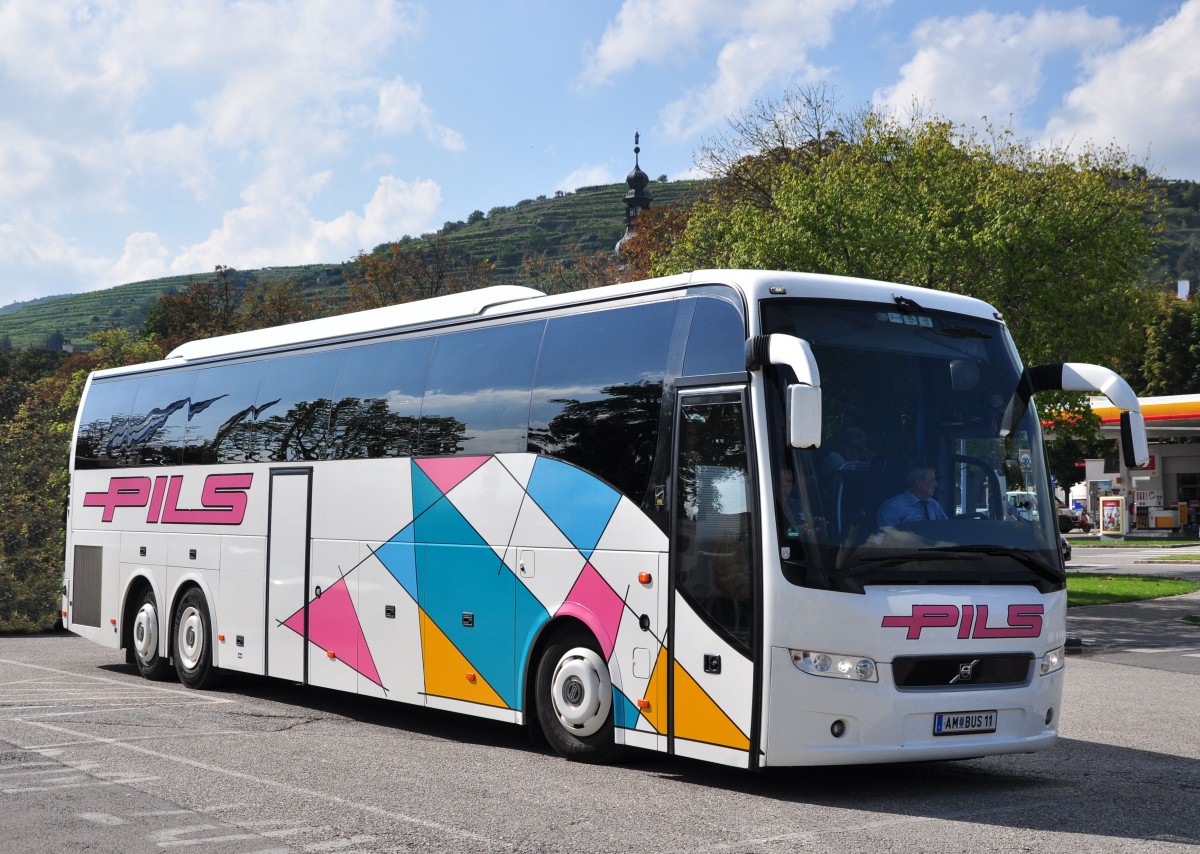Volvo 9700 von PILS Reisen aus Amstetten/Niedersterreich am 22.August 2014 in Krems gesehen.
