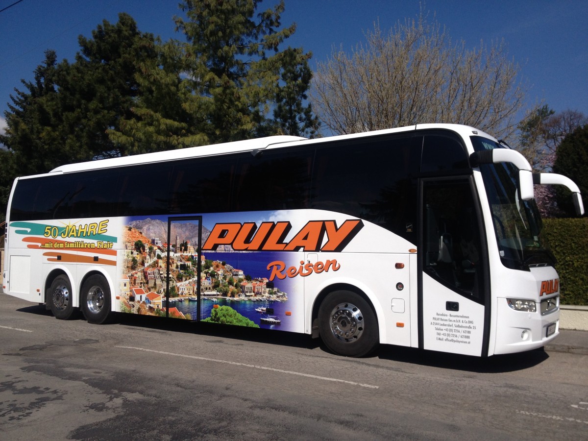 VOLVO 9700 von PULAY aus sterreich am 1.4.2014 in Krems gesehen.