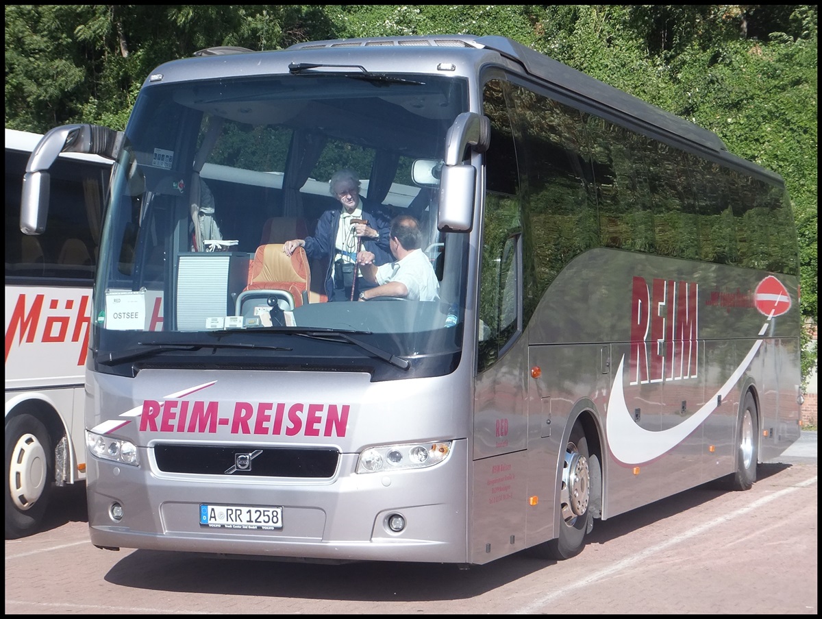 Volvo 9700 von Reim Reisen aus Deutschland im Stadthafen Sassnitz.