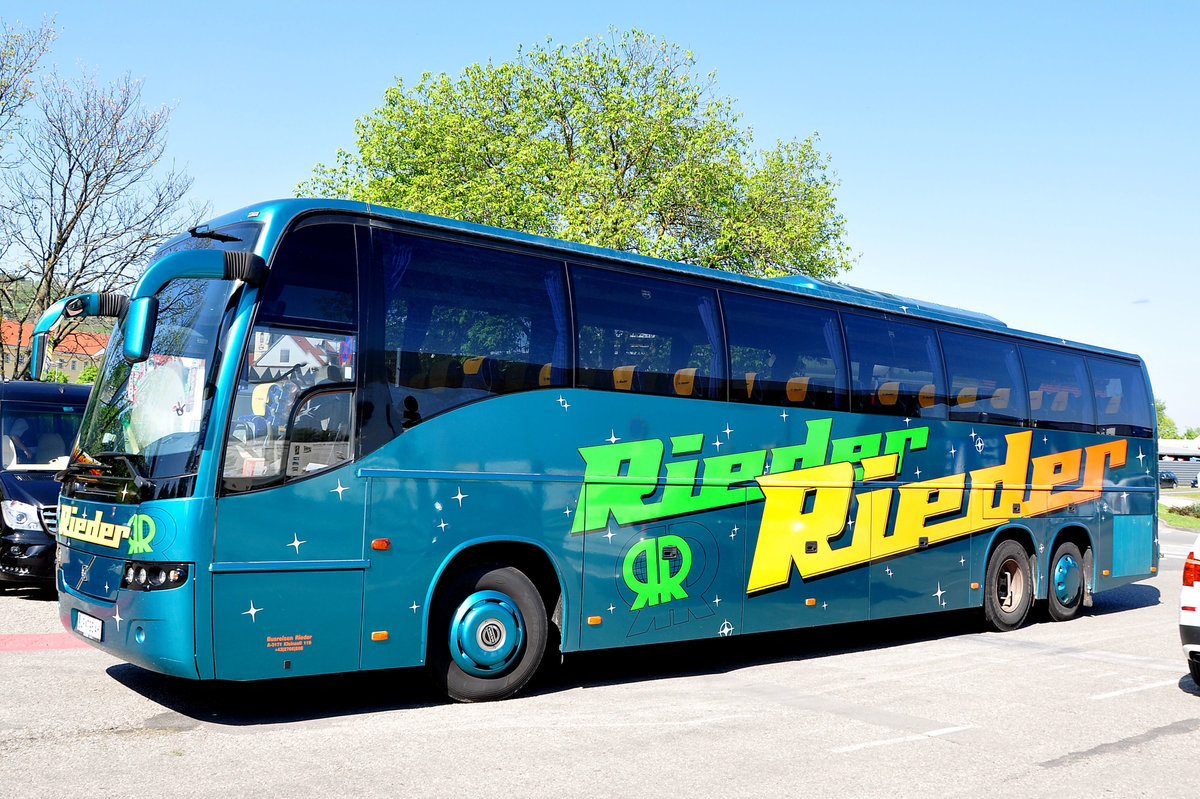 Volvo 9700 von Rieder Reisen aus Niedersterreich in Krems gesehen.