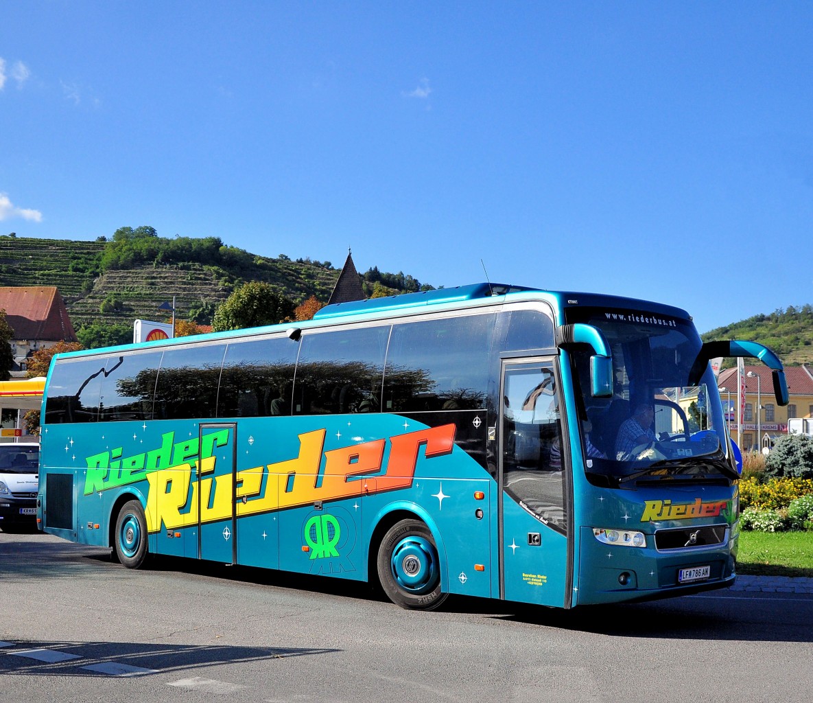 Volvo 9700 von Rieder Reisen/sterreich im Herbst 2013 in Krems unterwegs.