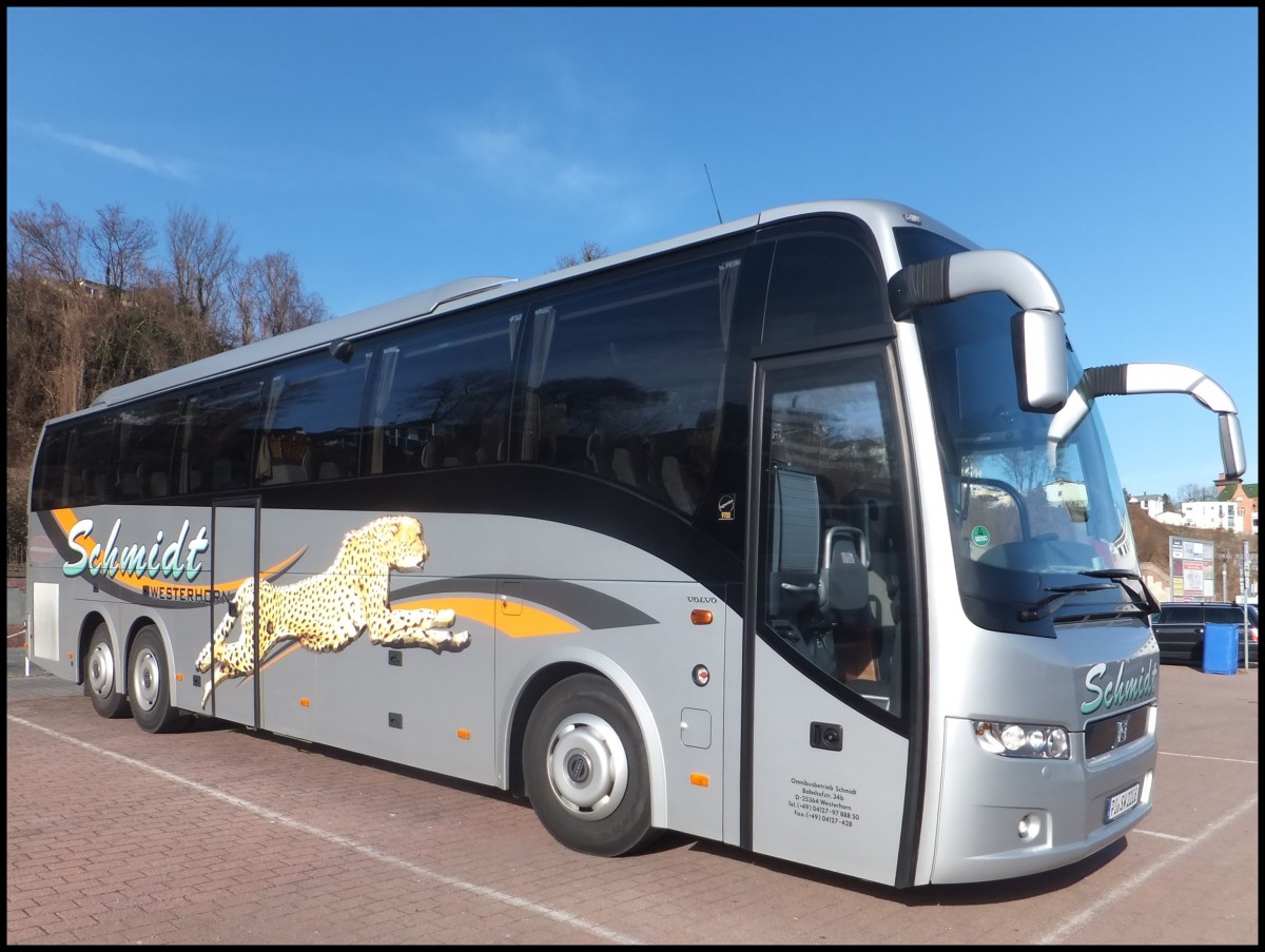 Volvo 9700 von Schmidt aus Deutschland im Stadthafen Sassnitz.