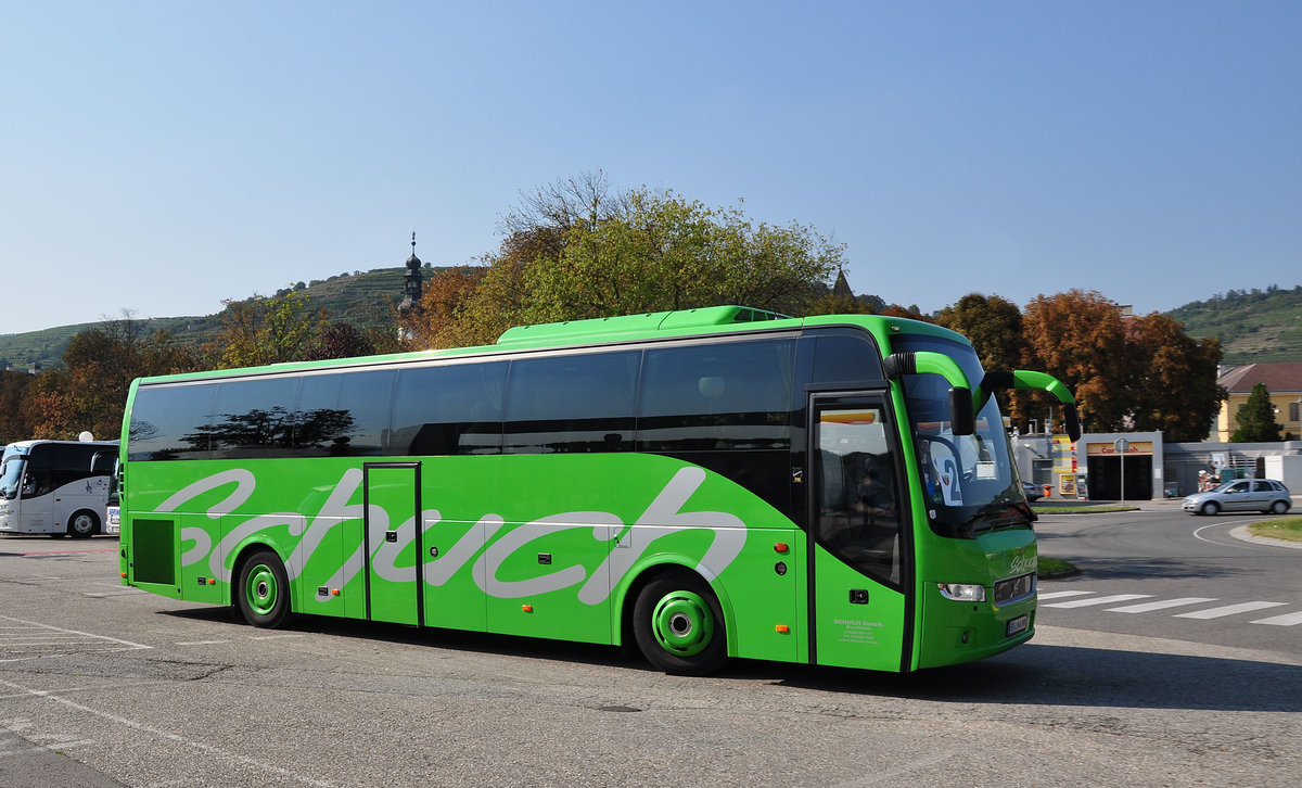 Volvo 9700 von Schuch Reisen aus sterreich in Krems.