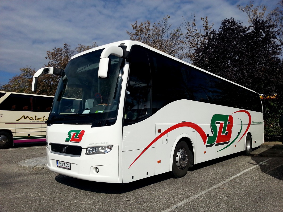 VOLVO 9700 von SLB (Steirische Landesbahnen) aus sterreich am 29.August 2014 in Krems gesehen.