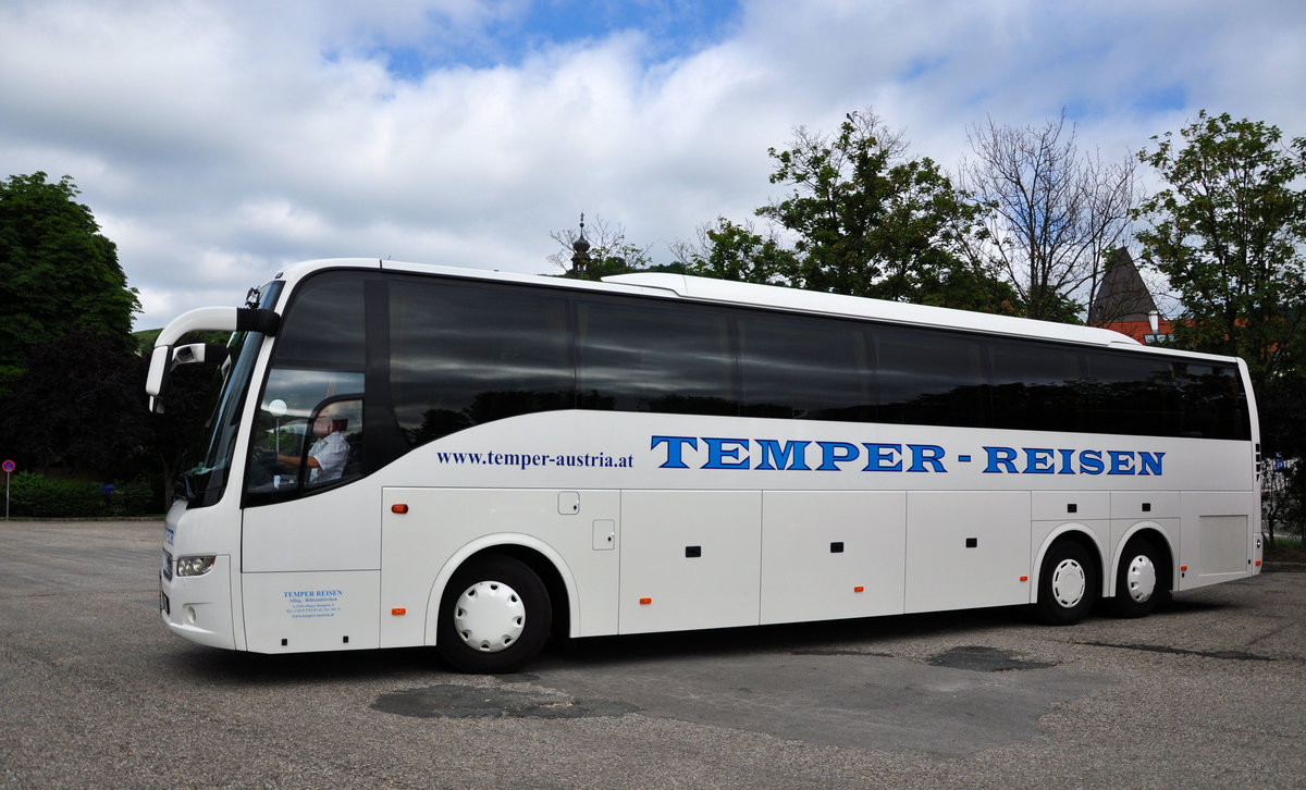 Volvo 9700 von Temper Reisen aus sterreich in Krems gesehen.