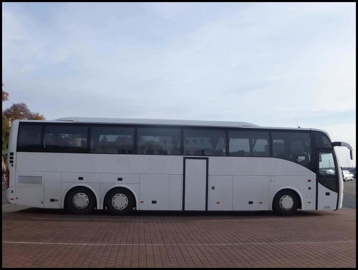 Volvo 9700 Vorfhrbus aus Deutschland im Stadthafen Sassnitz.