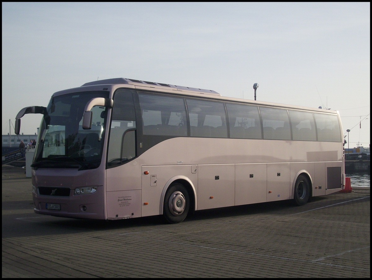 Volvo 9700 von Weidtmann Reisen aus Deutschland im Stadthafen Sassnitz.