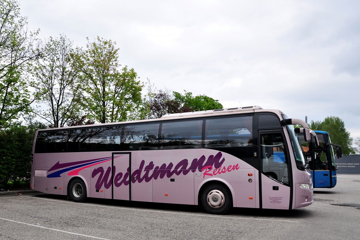 VOLVO 9700 von Weidtmann Reisen aus der BRD am 2.5.2015 in Krems.