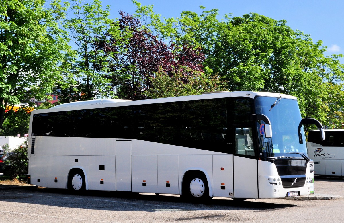 Volvo 9900 aus Wien am 20.Mai 2014 in Krems gesehen.