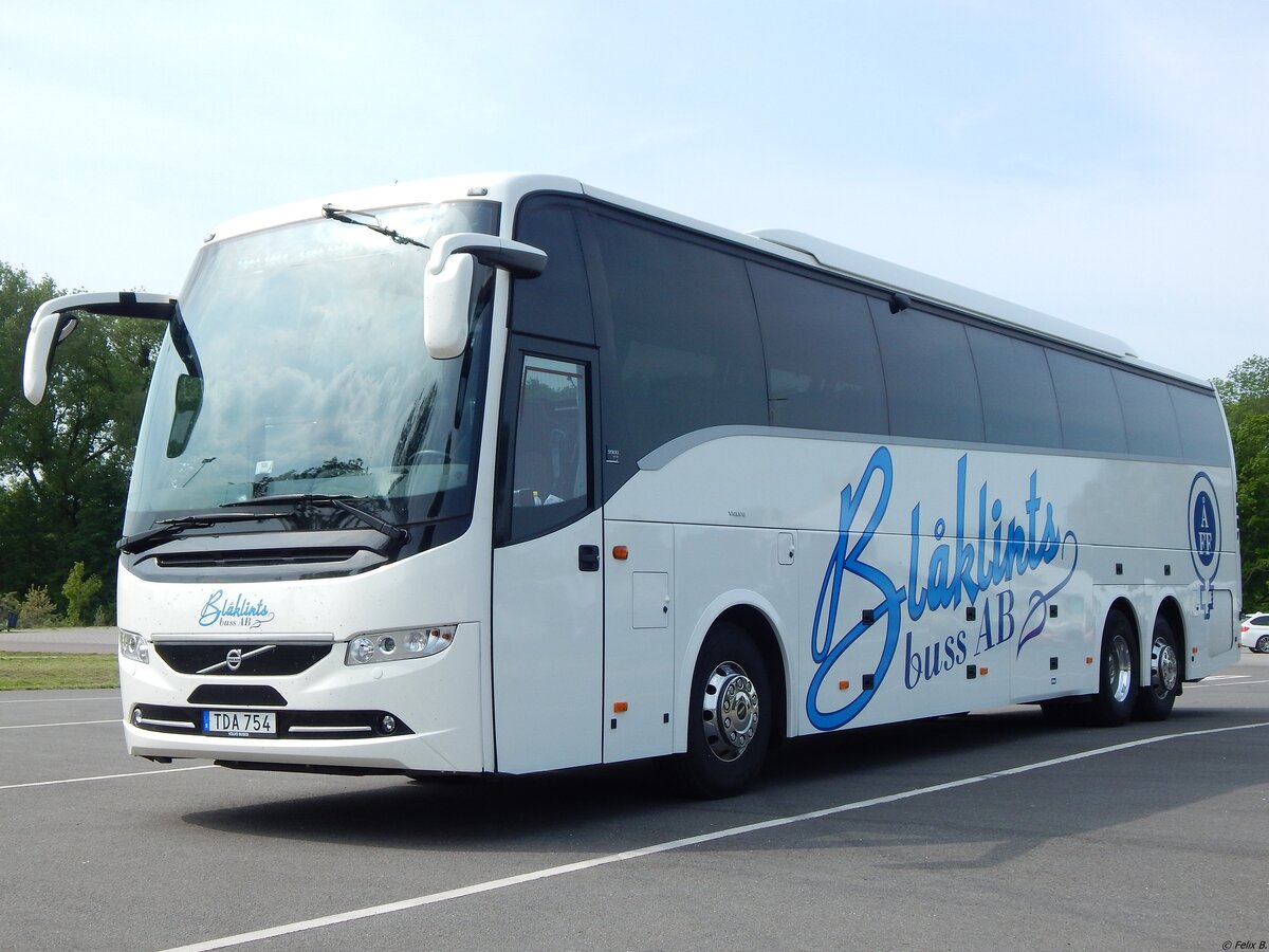 Volvo 9900 von Blåklintsbuss aus Schweden in Neubrandenburg.