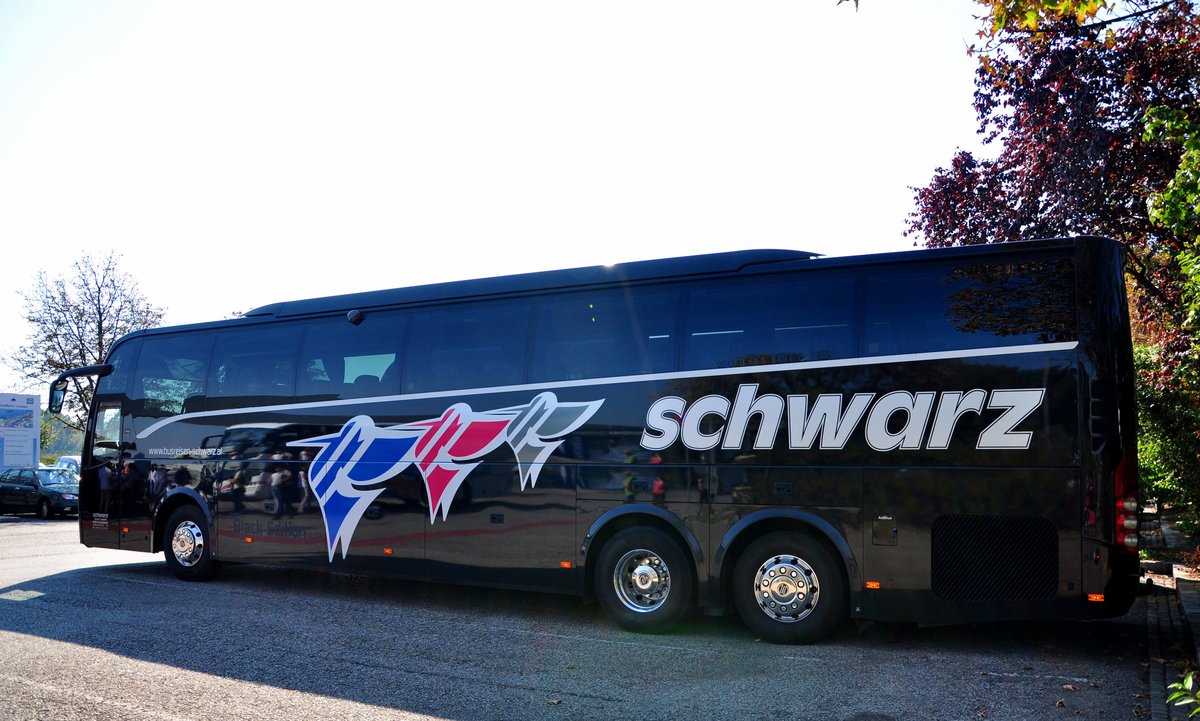 Volvo 9900 von Busreisen SCHWARZ aus sterreich in Krems.
