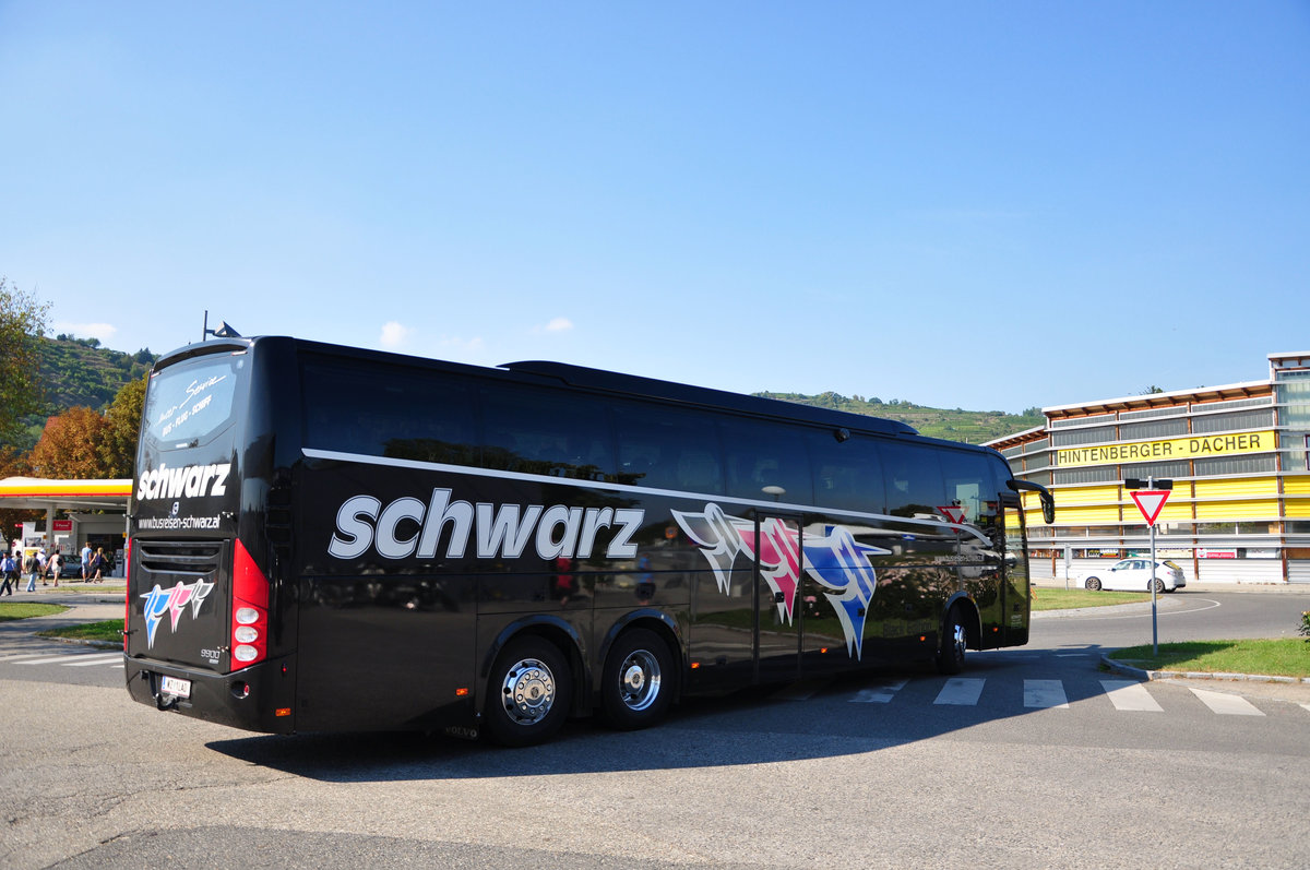 Volvo 9900 von Busreisen SCHWARZ aus sterreich in Krems.