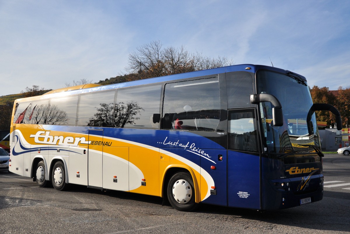 Volvo 9900 von Ebner Reisen/sterreich im Okt. 2013 in Krems gesehen.