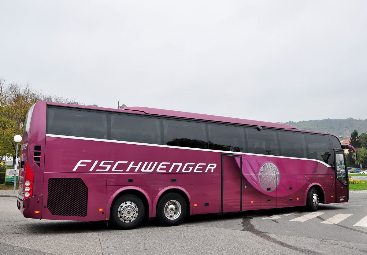 VOLVO 9900 von Fischwenger Reisen aus sterreich am 11.10.2014 in Krems.