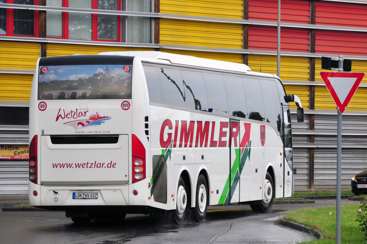 Volvo 9900 von Gimmler Reisen aus der BRD in Krems unterwegs.