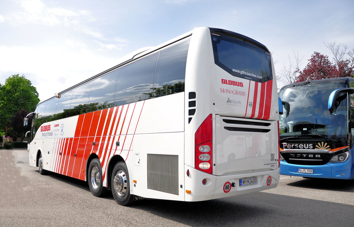 Volvo 9900 von Global Travel Hungary in Krems gesehen.