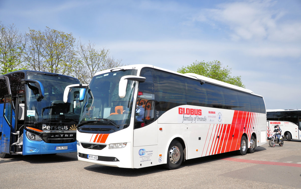 Volvo 9900 von Global Travel Hungary in Krems gesehen.