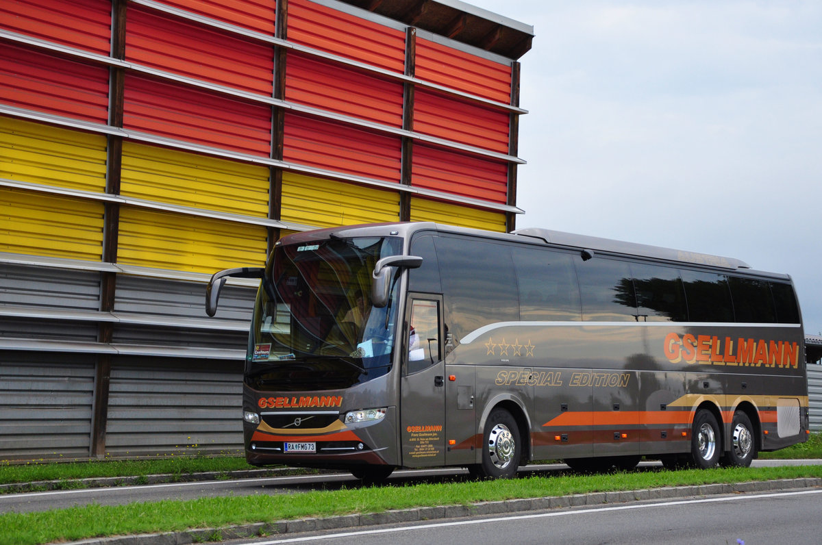 Volvo 9900 von Gsellmann Reisen aus sterreich in Krems gesehen.