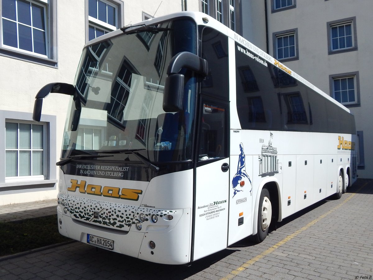 Volvo 9900 von Haas aus Deutschland in Sassnitz. 