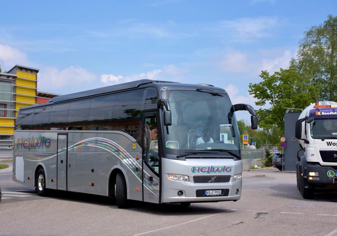 Volvo 9900 von Hellwig Reisen aus der BRD in Krems.