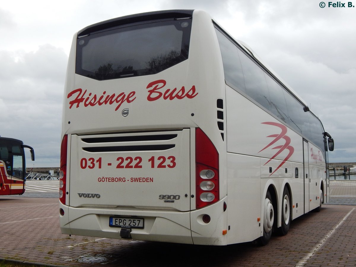 Volvo 9900 von Hisinge Buss aus Schweden im Stadthafen Sassnitz.