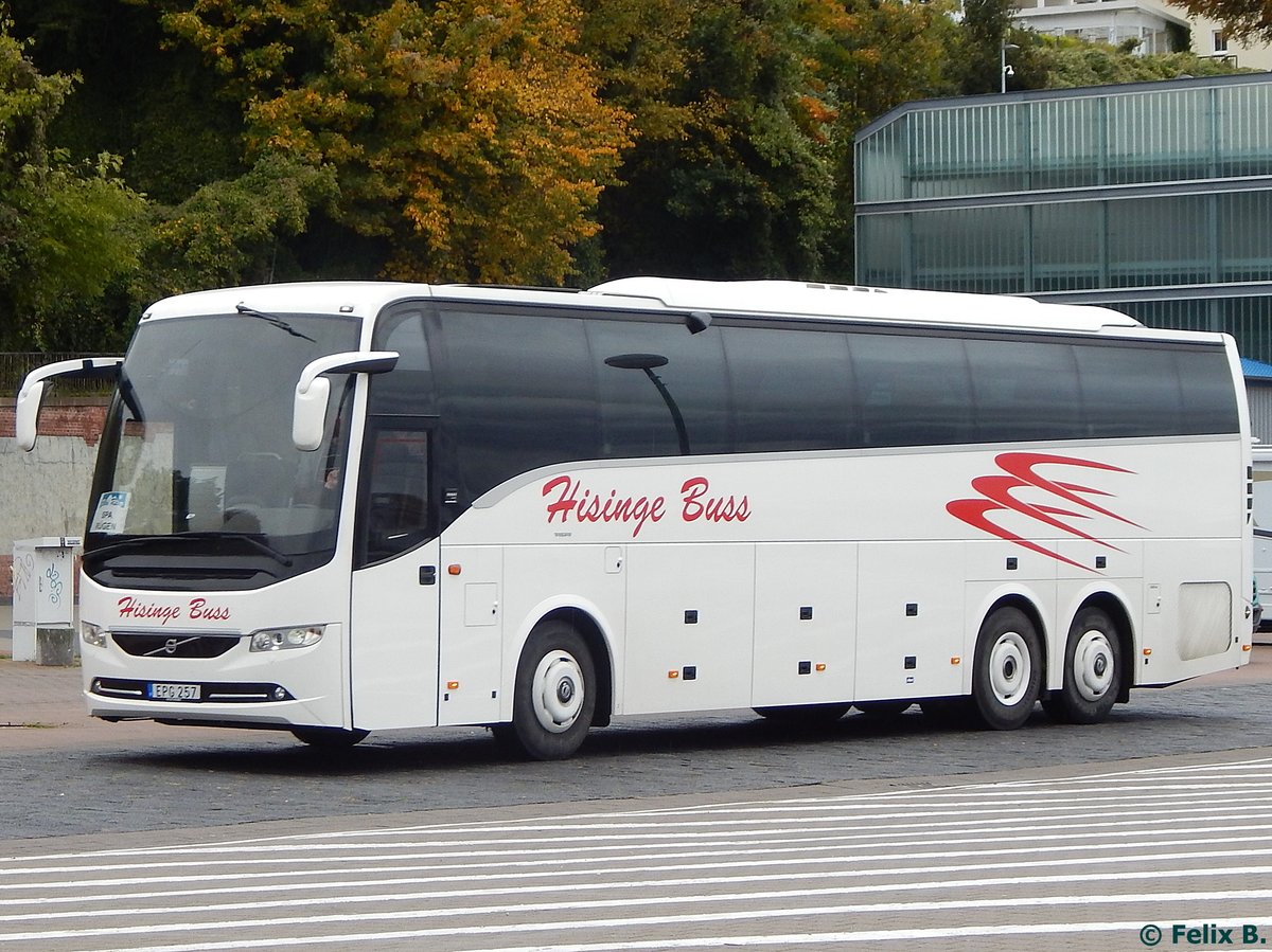 Volvo 9900 von Hisinge Buss aus Schweden im Stadthafen Sassnitz.