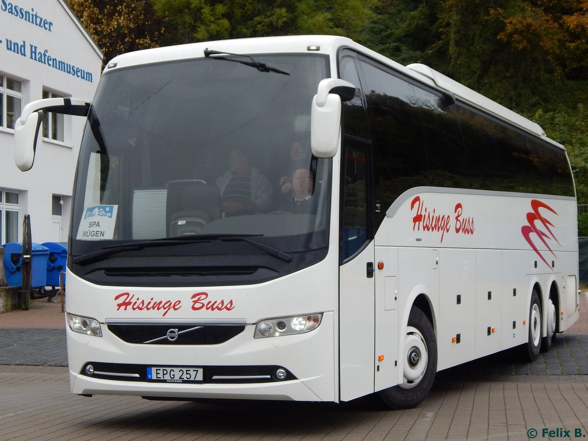 Volvo 9900 von Hisinge Buss aus Schweden im Stadthafen Sassnitz.