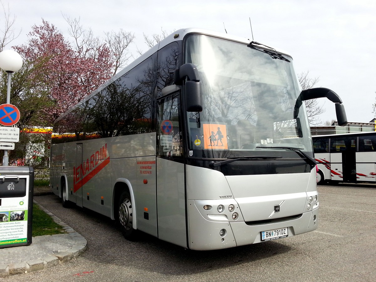 Volvo 9900 von Lenardin aus sterreich am 14.4.2015 in Krems.