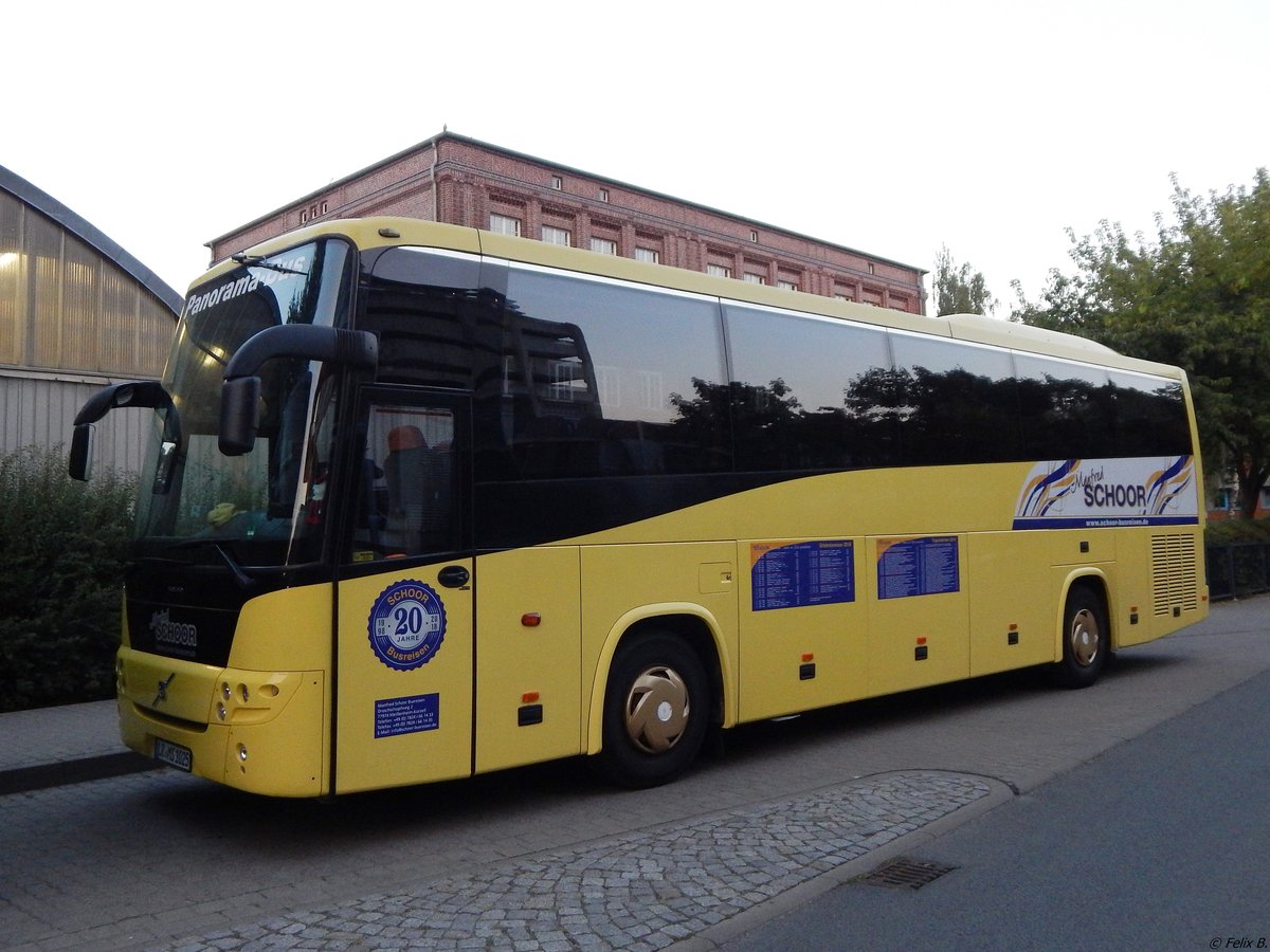 Volvo 9900 von Manfred Schoor Busreisen aus Deutschland in Neubrandenburg.