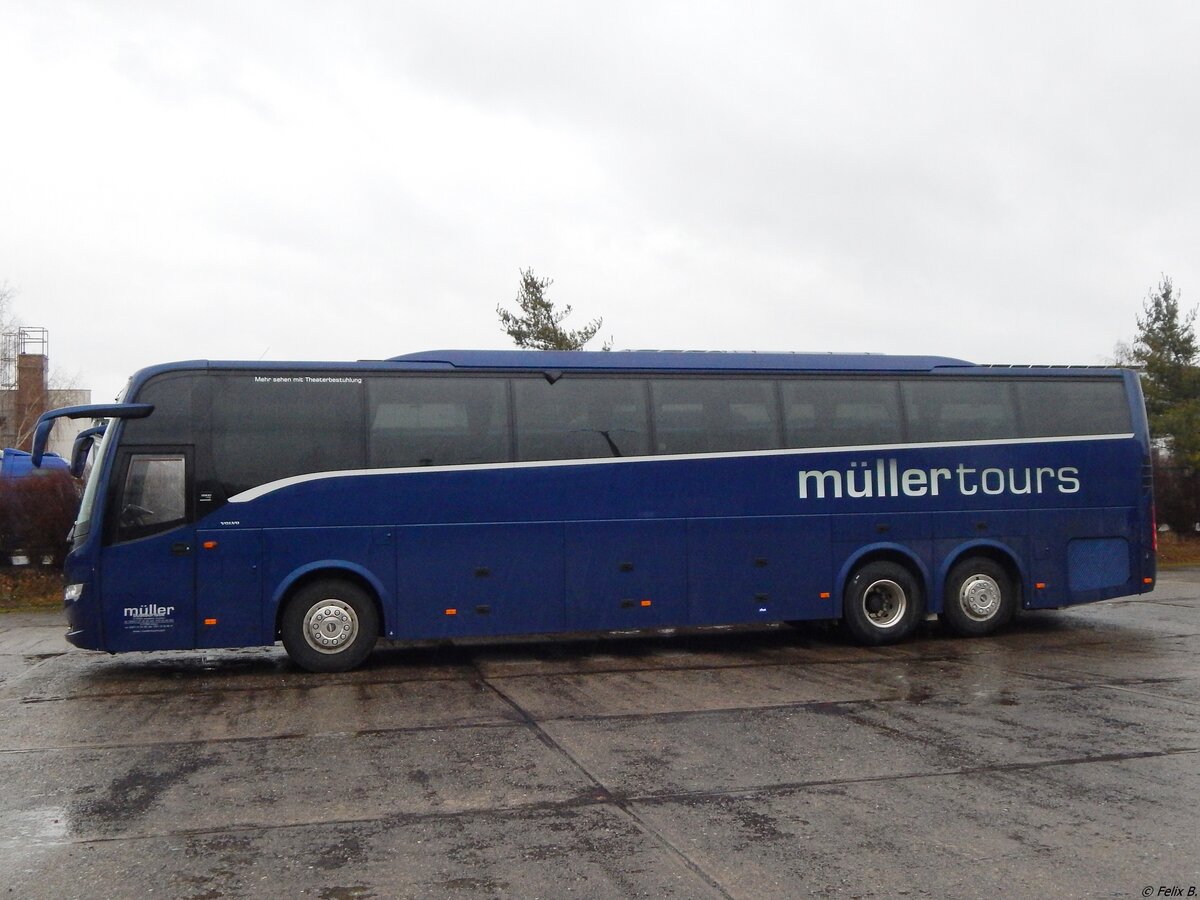 Volvo 9900 von Müller Tours aus Deutschland in Neubrandenburg.