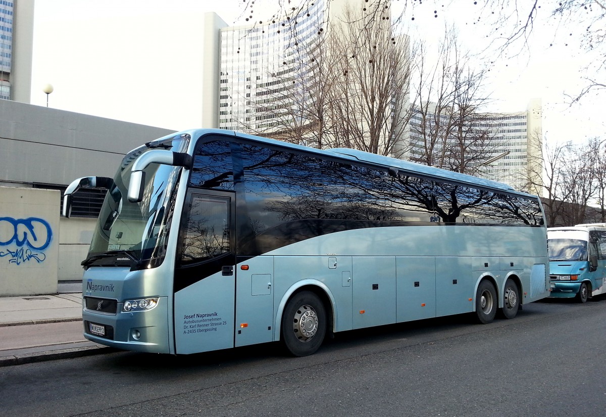 VOLVO 9900 von Napravnik Reisen aus sterreich am 31.1.2014 in Wien,Wagramerstr. gesehen.