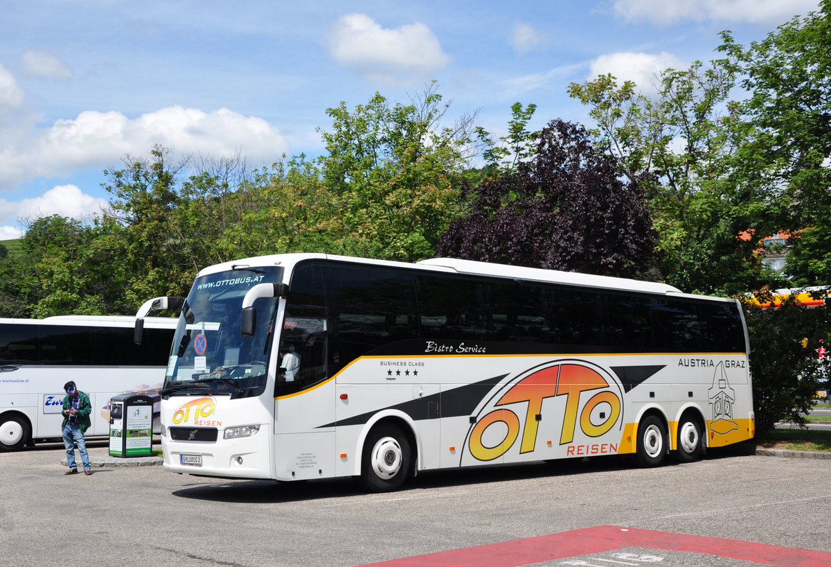 Volvo 9900 von Otto Reisen aus Graz/sterreich in Krems gesehen.