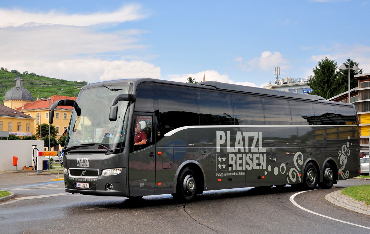 Volvo 9900 von Platzl Reisen aus sterreich am 12.Juli 2014 in Krems.