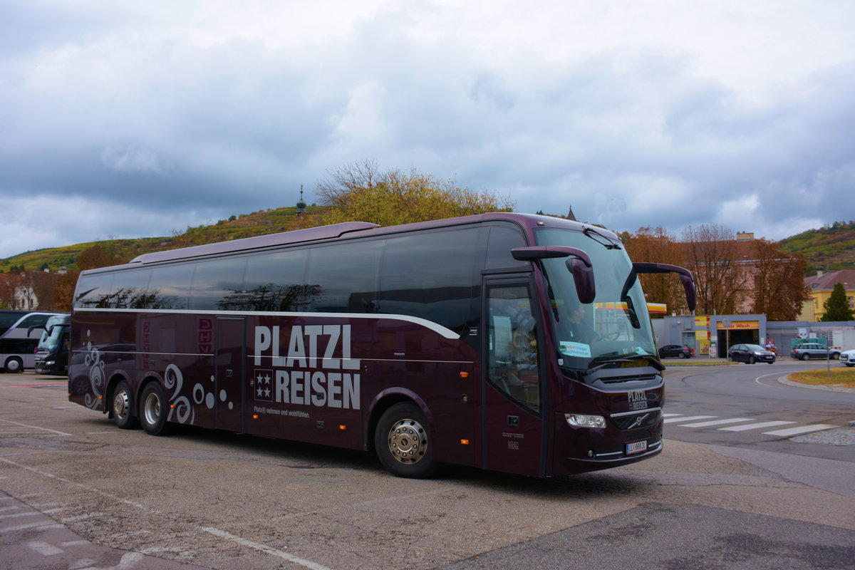 Volvo 9900 von Platzl Reisen aus sterreich in Krems.