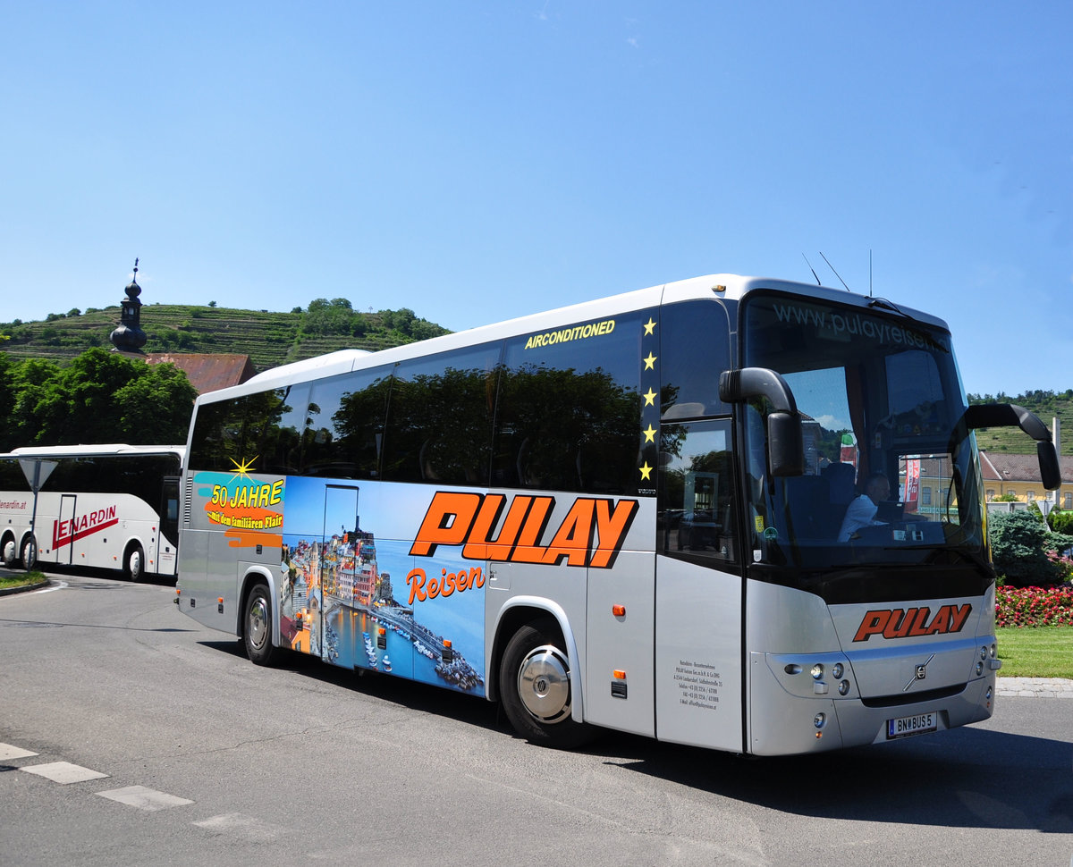 Volvo 9900 von Pulayreisen.at in Krems unterwegs.