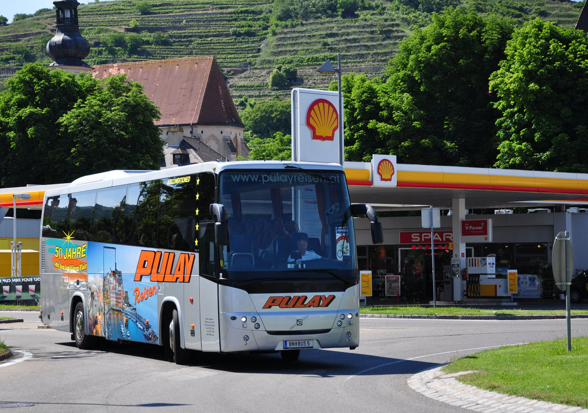 Volvo 9900 von Pulayreisen.at in Krems unterwegs.