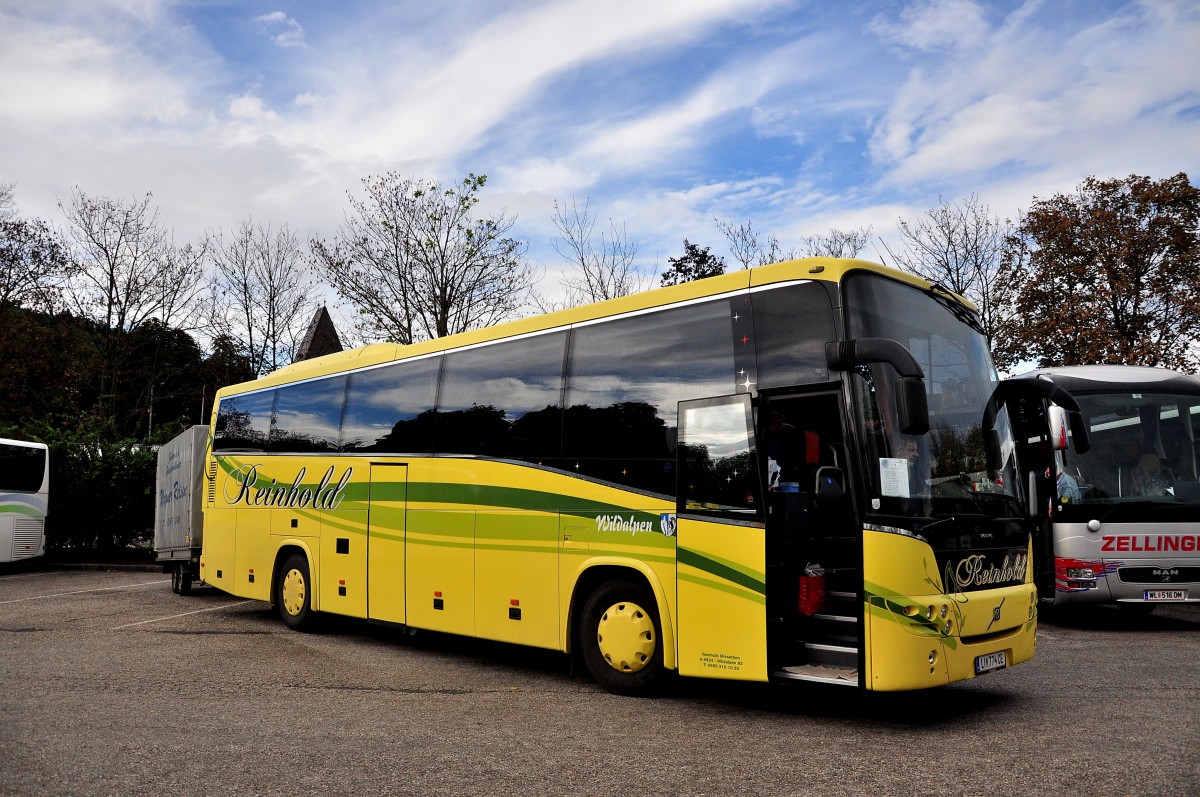 Volvo 9900 von Reinhold Reisen aus sterreich mit Radanhnger am 20.9.2014 in Krems.