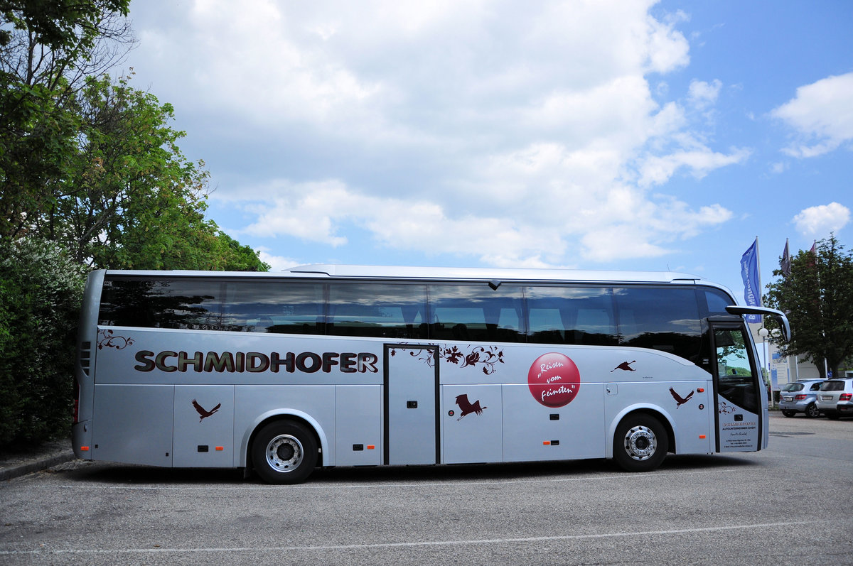 Volvo 9900 von Schmidhofer Reisen aus sterreich in Krems gesehen.