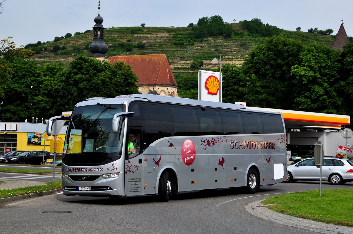 Volvo 9900 von Schmidhofer Reisen aus sterreich in Krems.